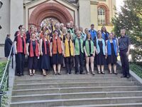 Gospelchor „Peace and Hope“ – Gruppenbild vor der Kirche in Gersdorf 2026